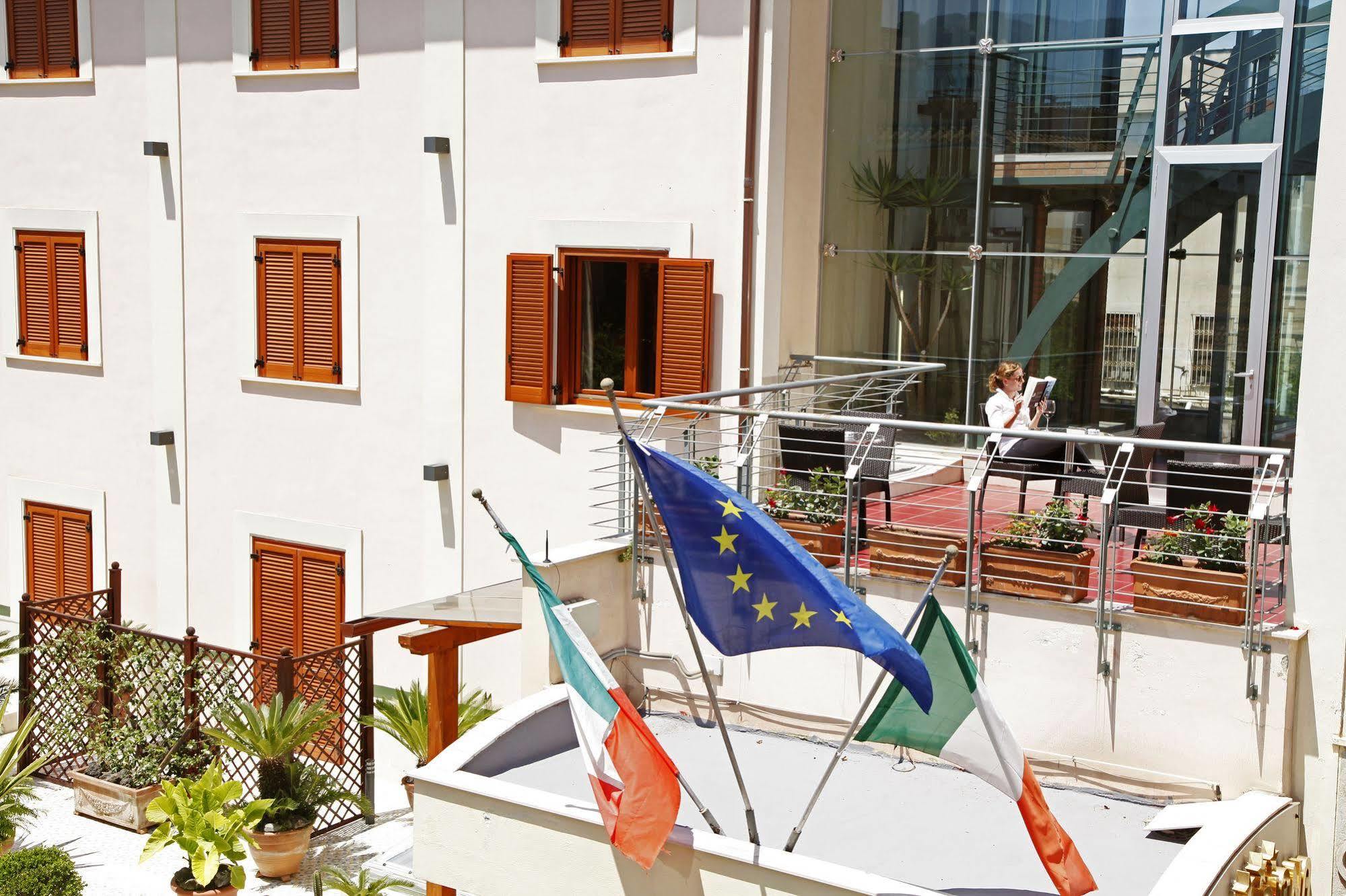 Hotel Diana بومبيي المظهر الخارجي الصورة